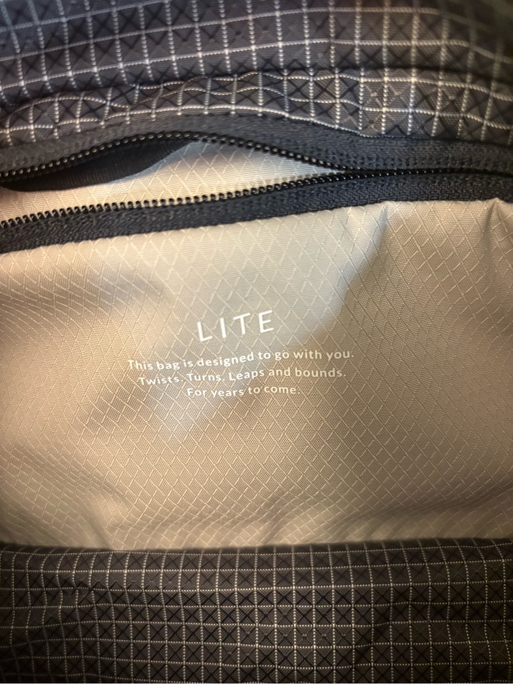 Bellroy Lite Sacoche crossbody Bag- Arcade Grey Grid-Pristine Condition - Picture 8 of 9